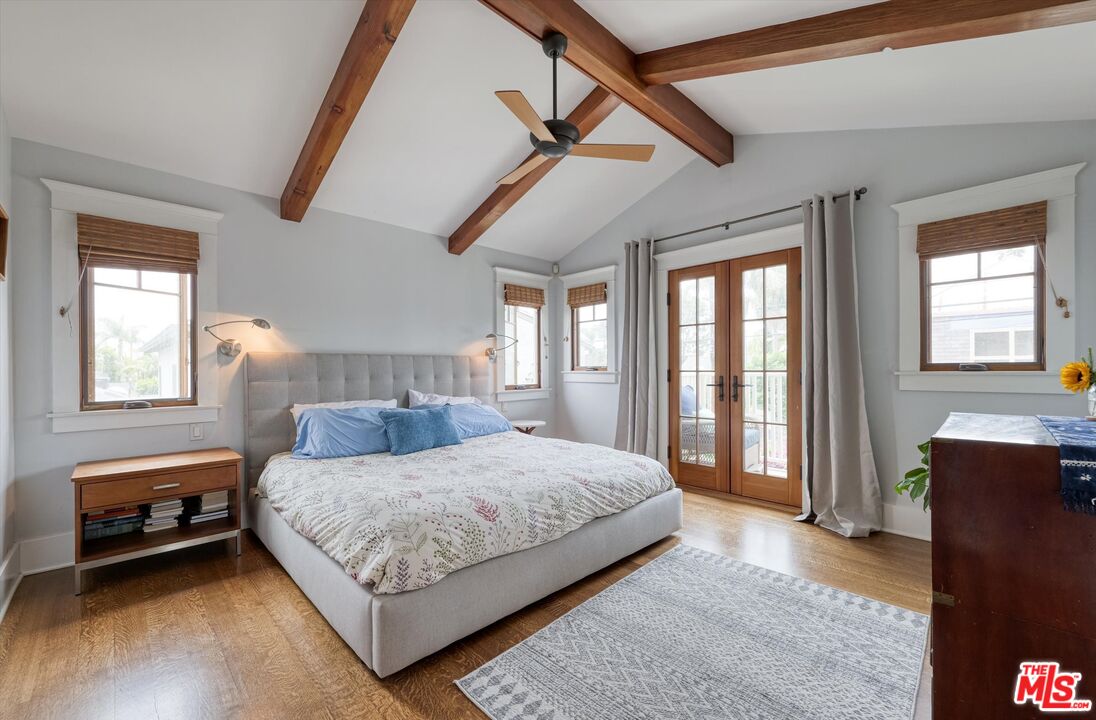 933 W Venezia Ave, Venice 