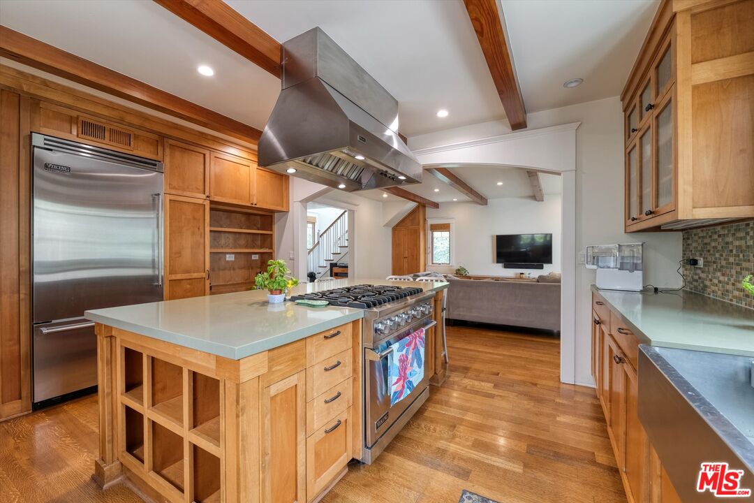 933 W Venezia Ave, Venice 