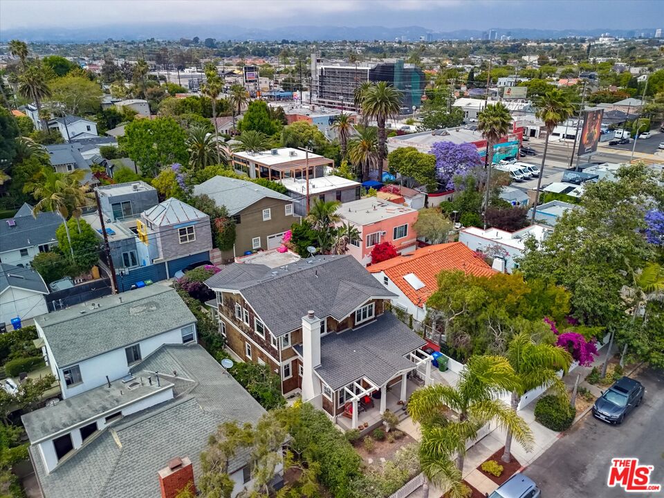 933 W Venezia Ave, Venice 