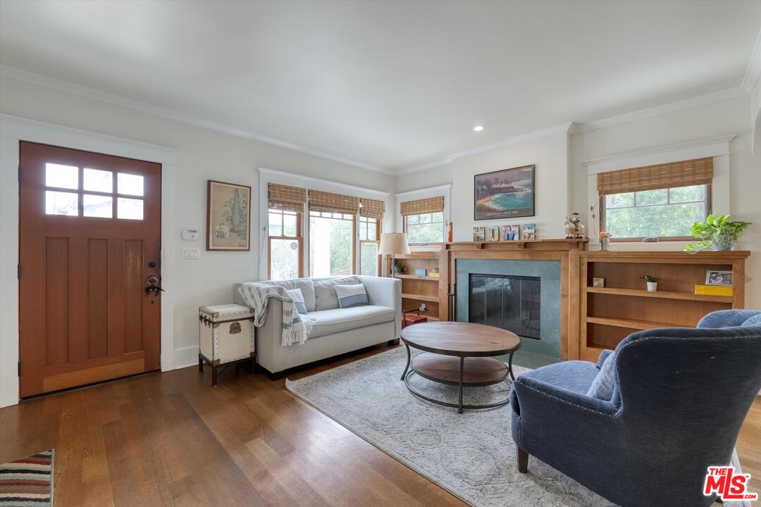 933 W Venezia Ave, Venice 