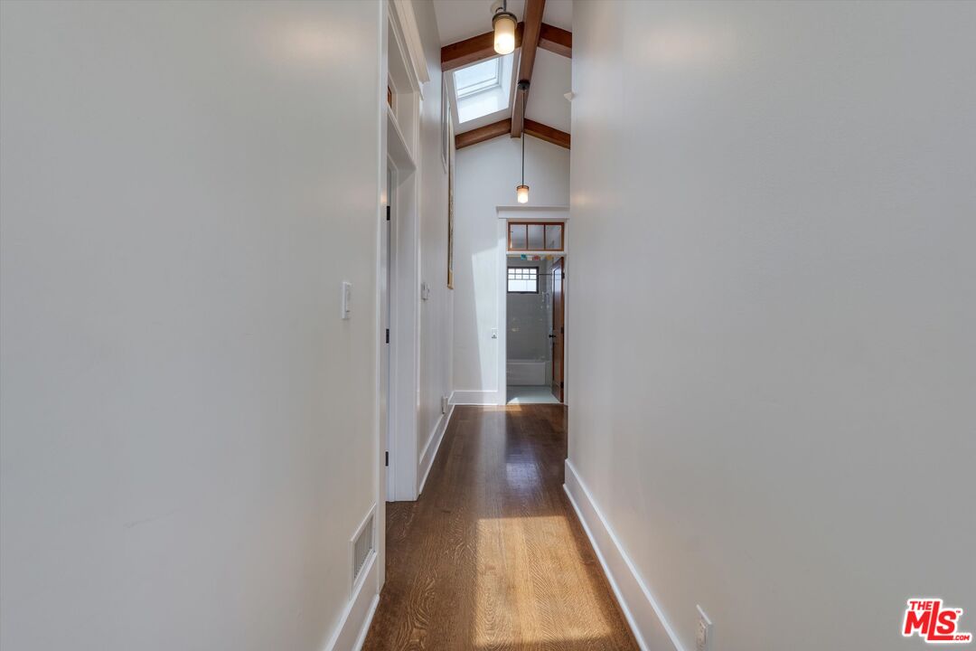 933 W Venezia Ave, Venice 