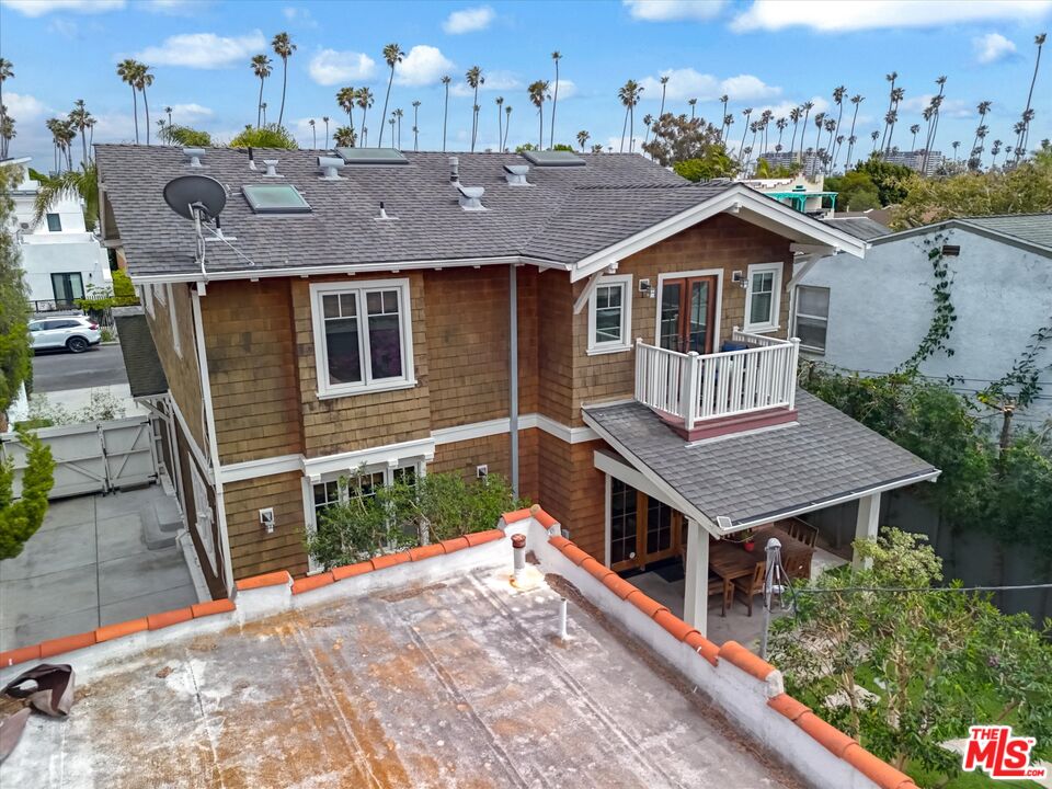 933 W Venezia Ave, Venice 