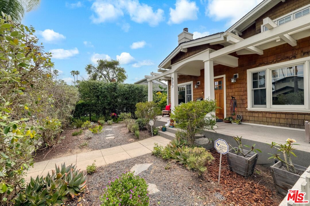 933 W Venezia Ave, Venice 