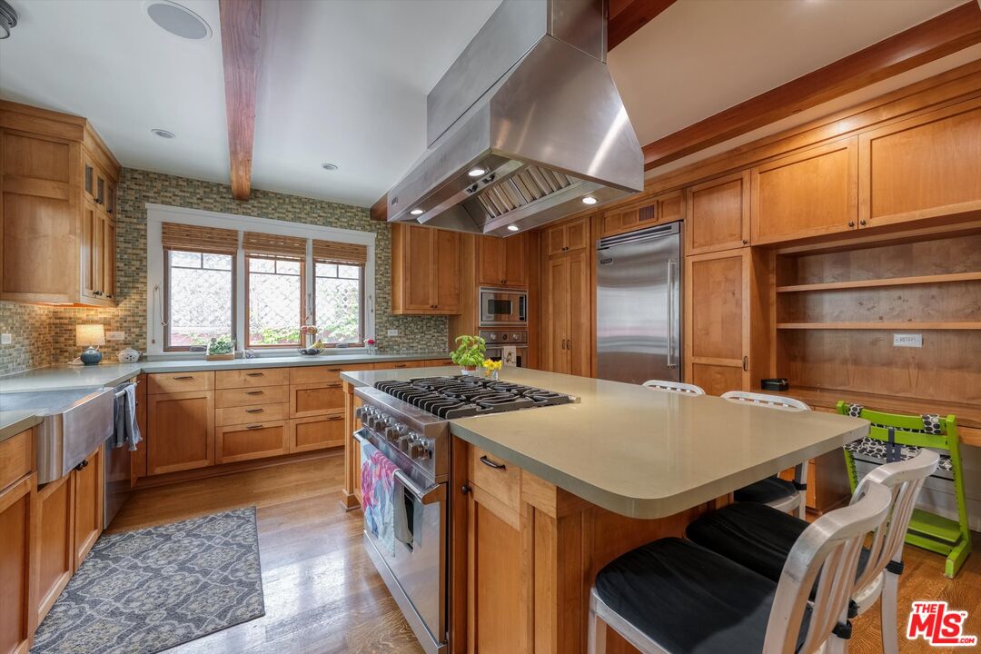 933 W Venezia Ave, Venice 