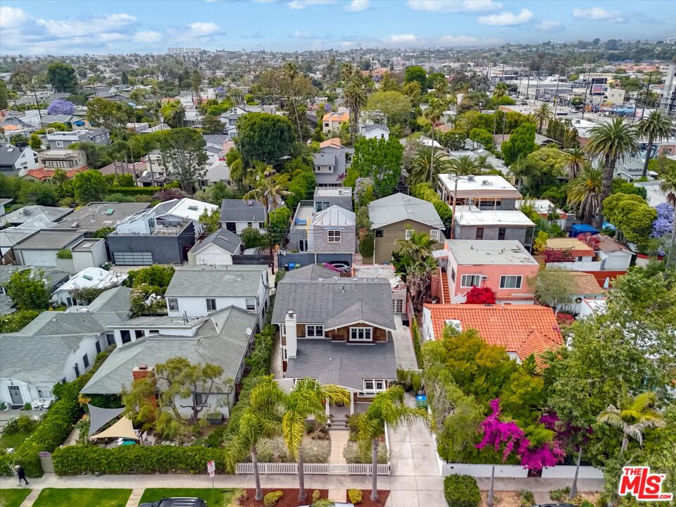 933 W Venezia Ave, Venice 