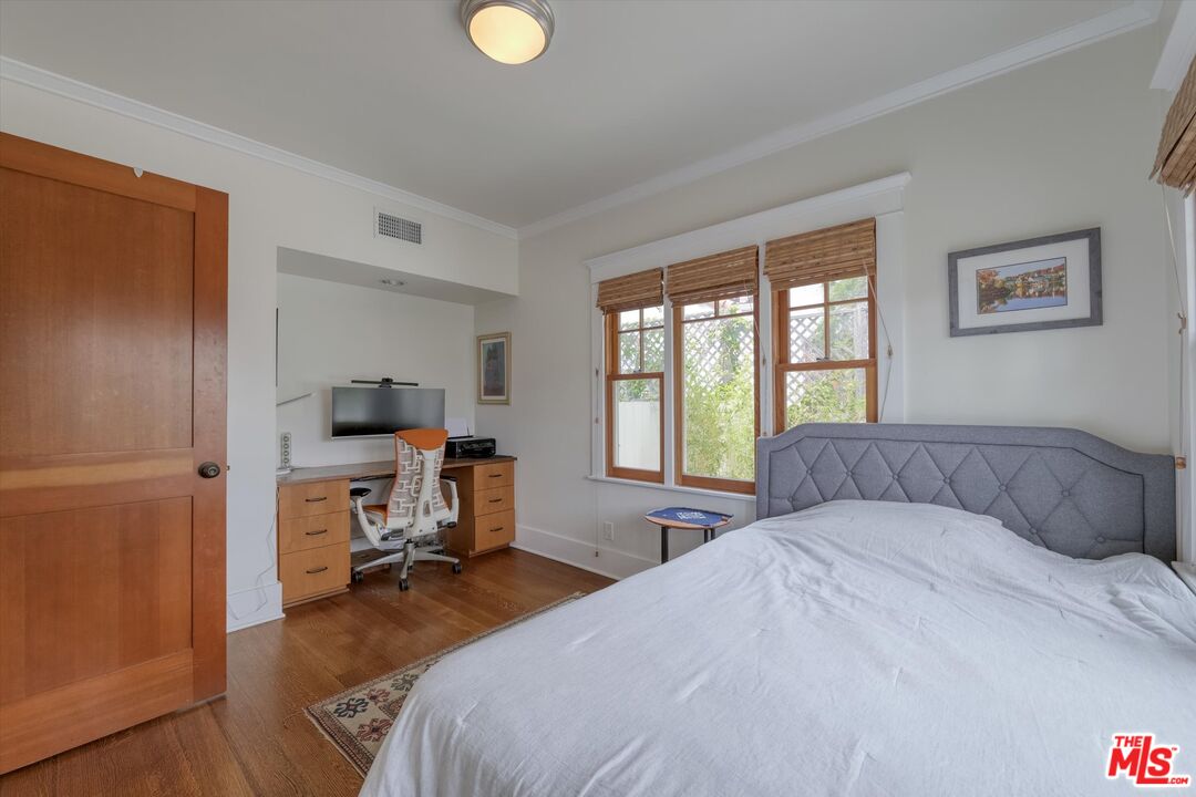 933 W Venezia Ave, Venice 