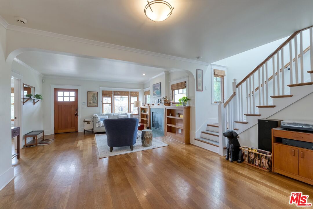 933 W Venezia Ave, Venice 