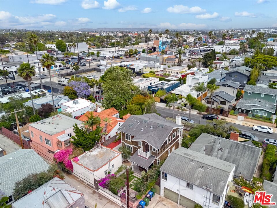 933 W Venezia Ave, Venice 