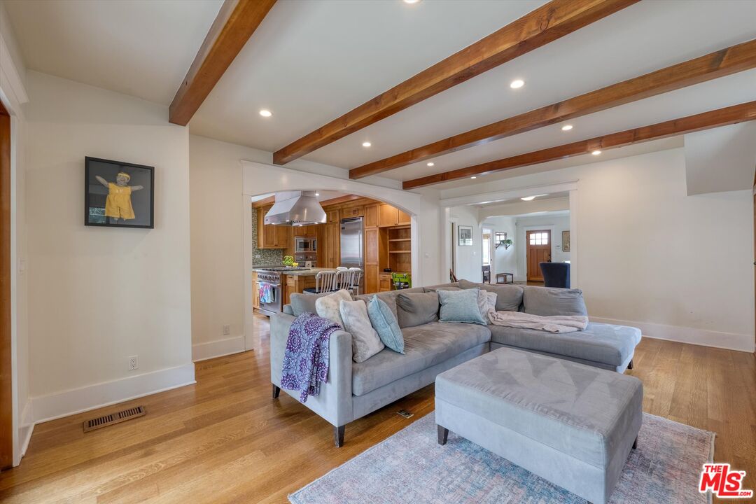 933 W Venezia Ave, Venice 