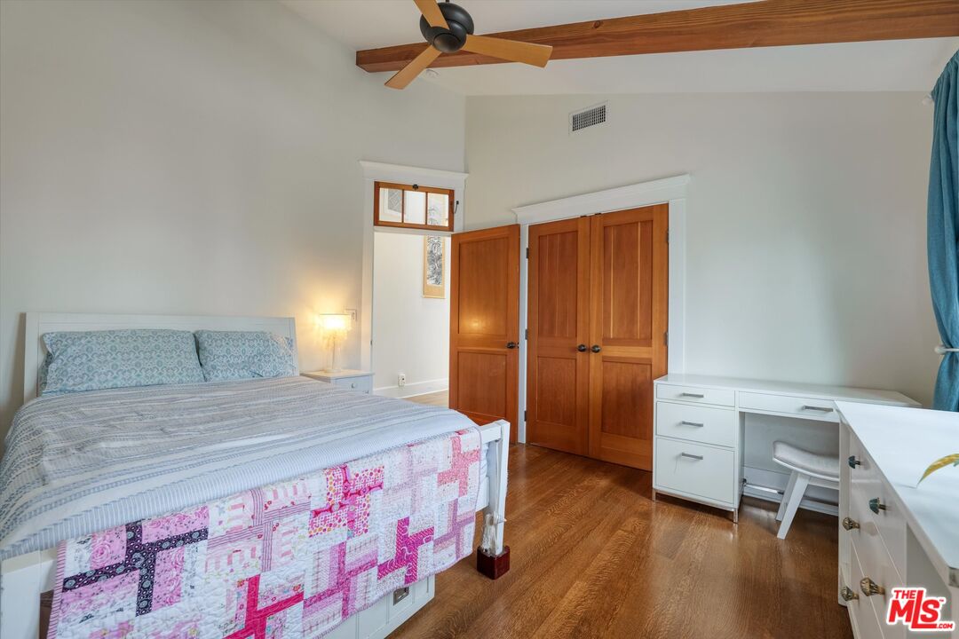 933 W Venezia Ave, Venice 