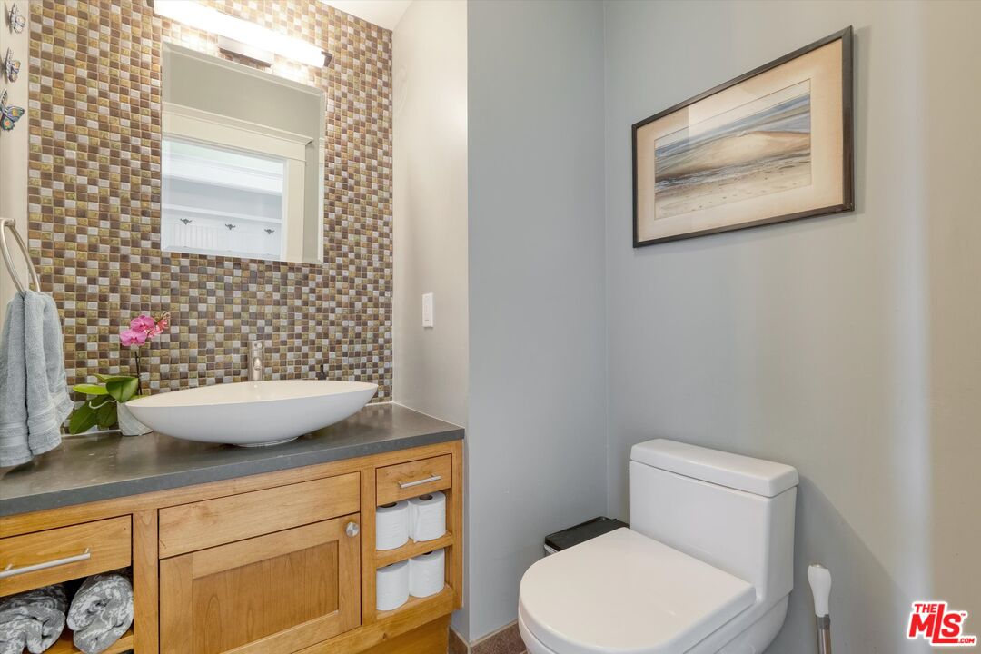 933 W Venezia Ave, Venice 