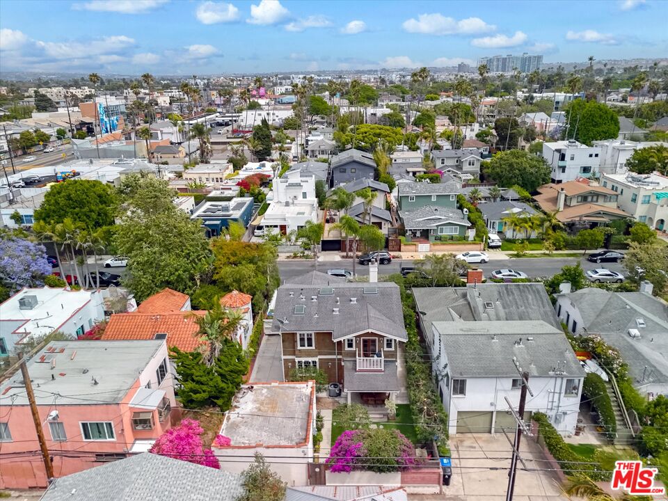 933 W Venezia Ave, Venice 