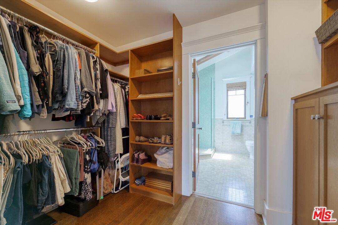 933 W Venezia Ave, Venice 