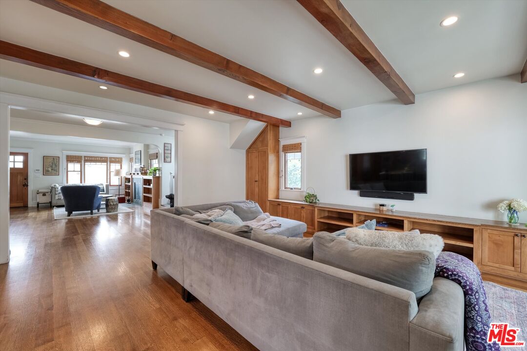 933 W Venezia Ave, Venice 