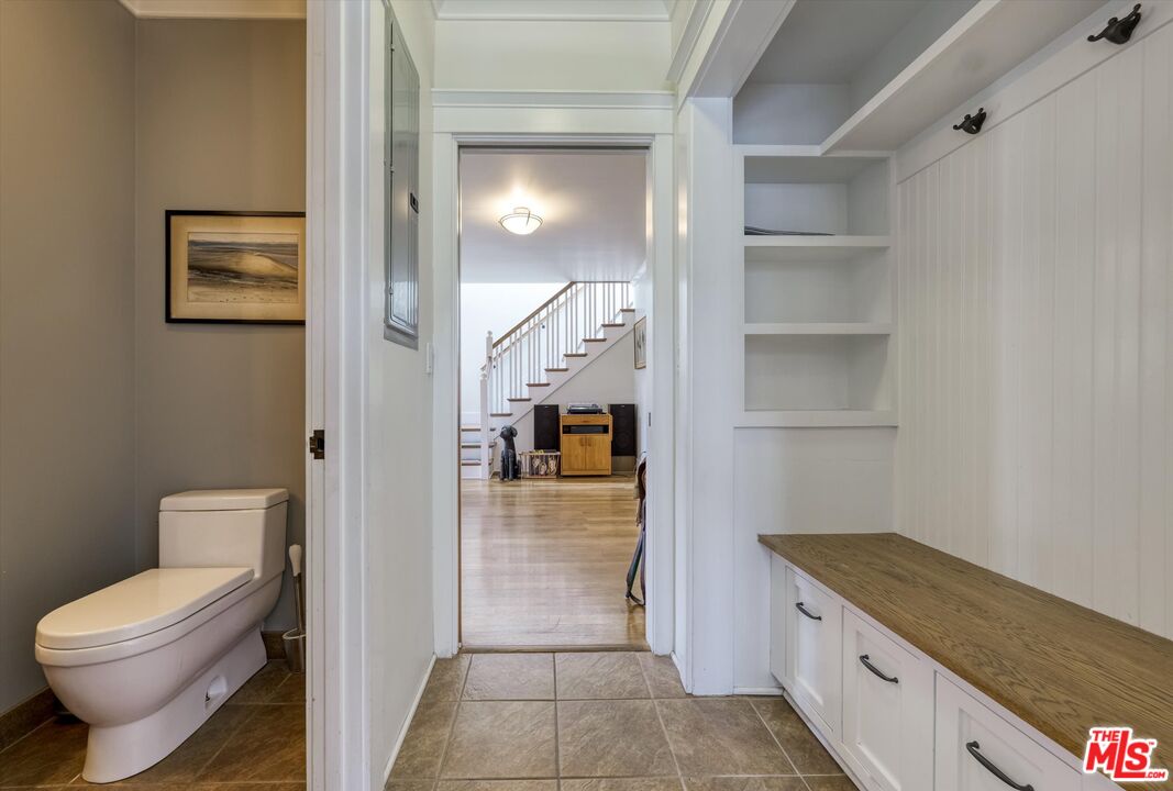 933 W Venezia Ave, Venice 