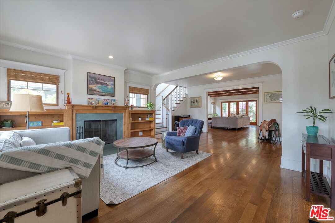 933 W Venezia Ave, Venice 