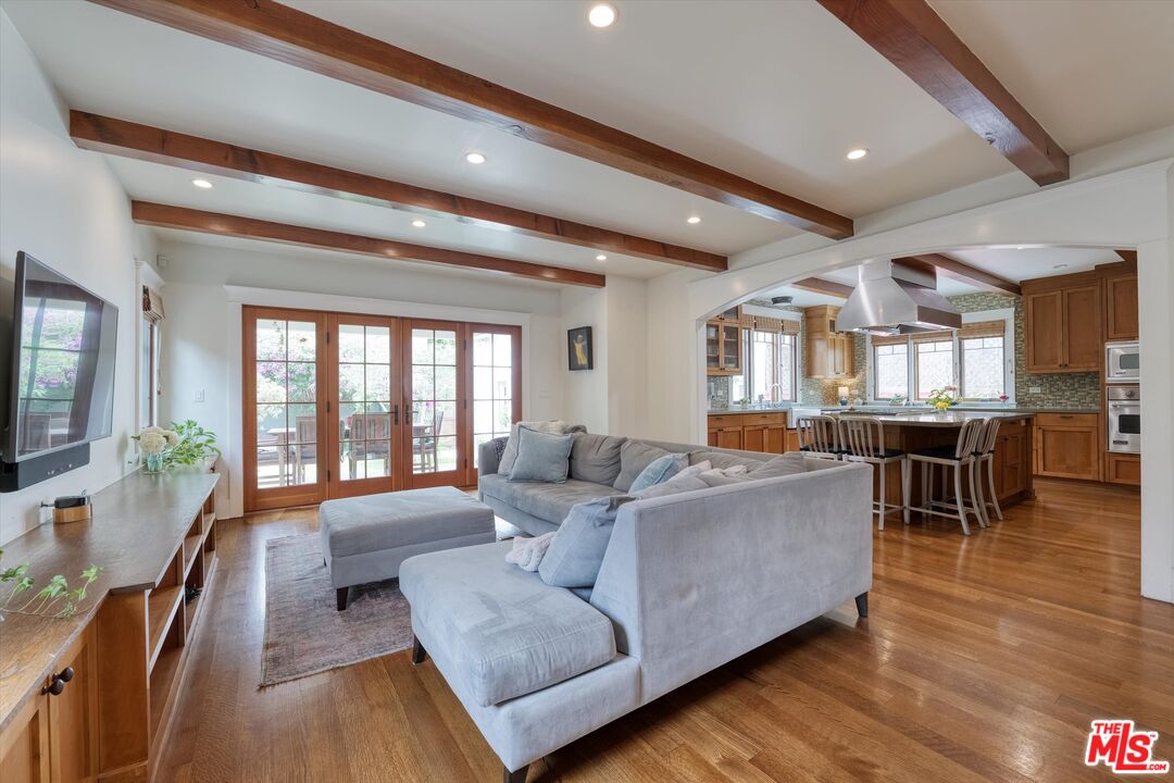 933 W Venezia Ave, Venice 