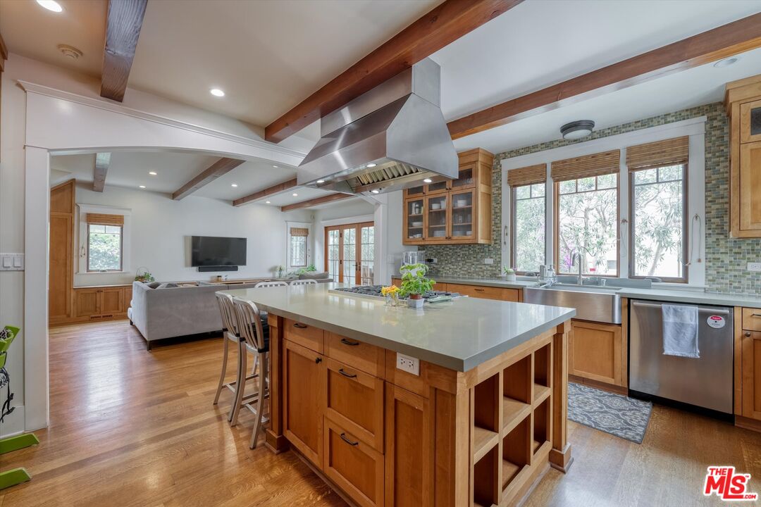 933 W Venezia Ave, Venice 