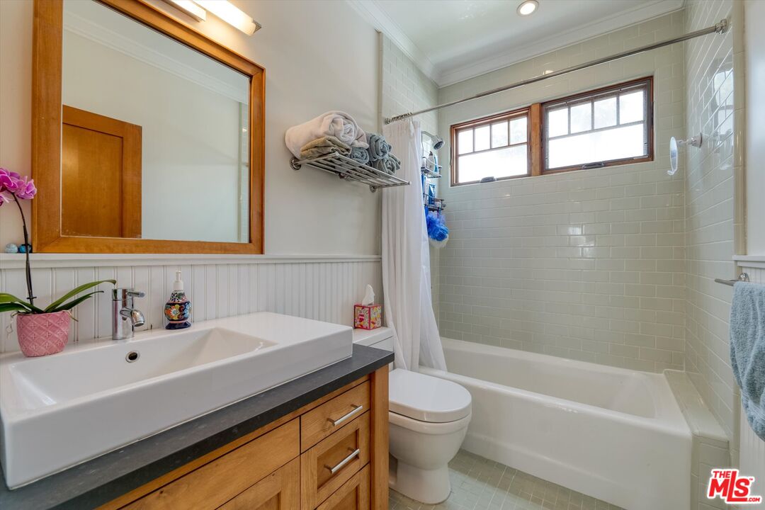 933 W Venezia Ave, Venice 