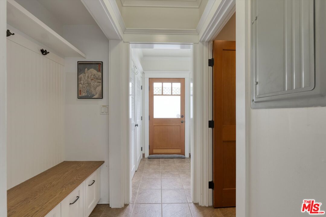 933 W Venezia Ave, Venice 