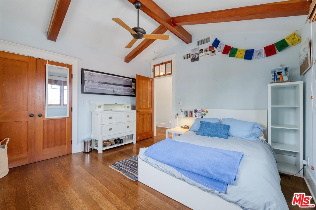 933 W Venezia Ave, Venice 