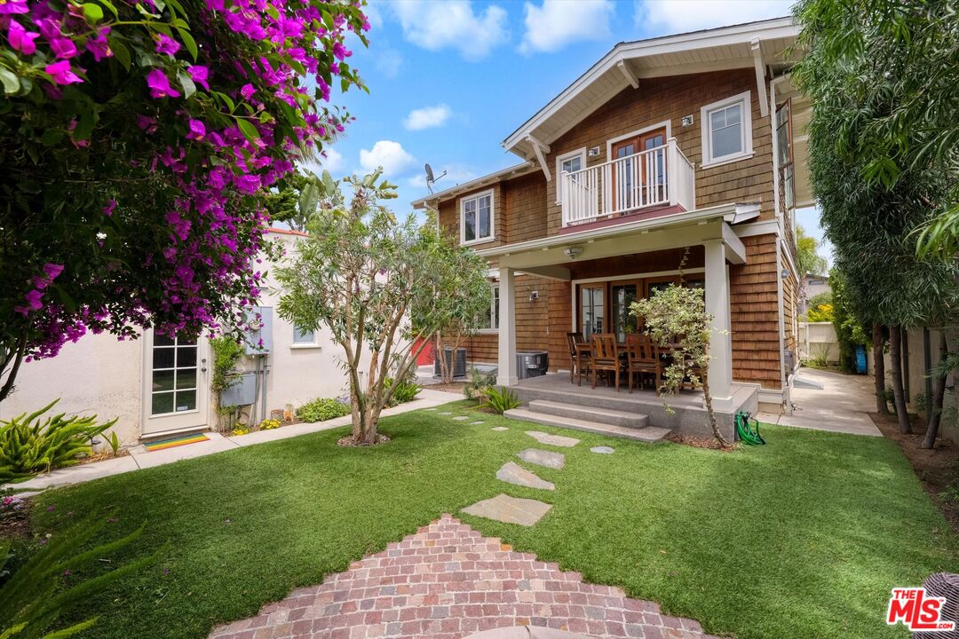 933 W Venezia Ave, Venice 