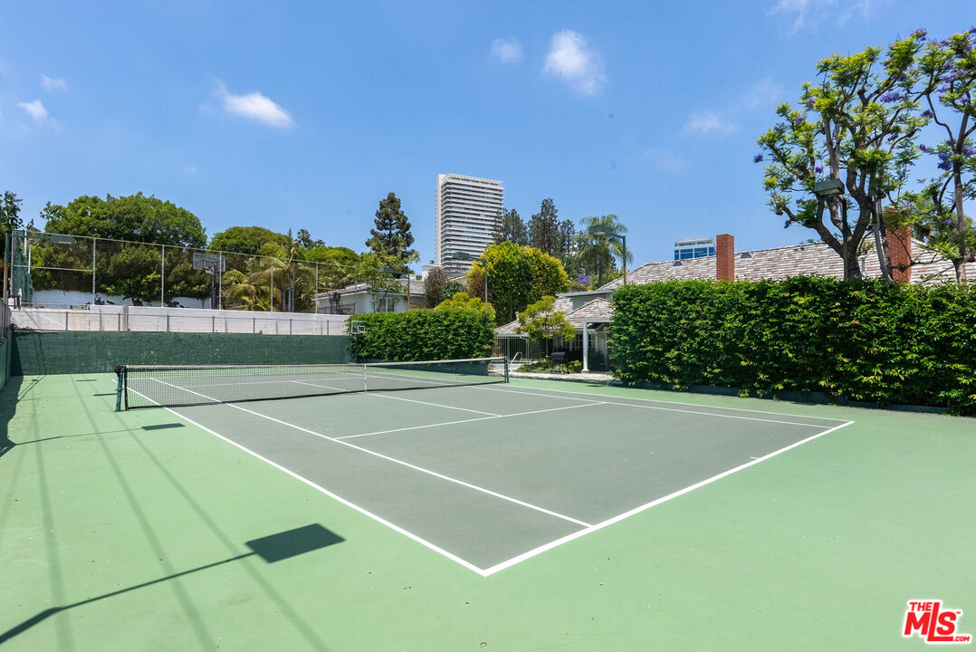 717 N Alta Dr, Beverly Hills