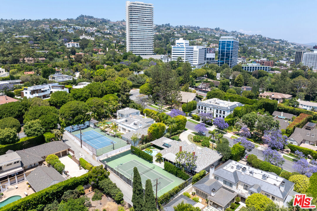 717 N Alta Dr, Beverly Hills