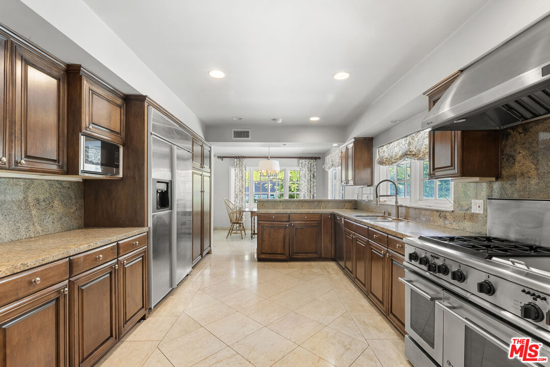 717 N Alta Dr, Beverly Hills