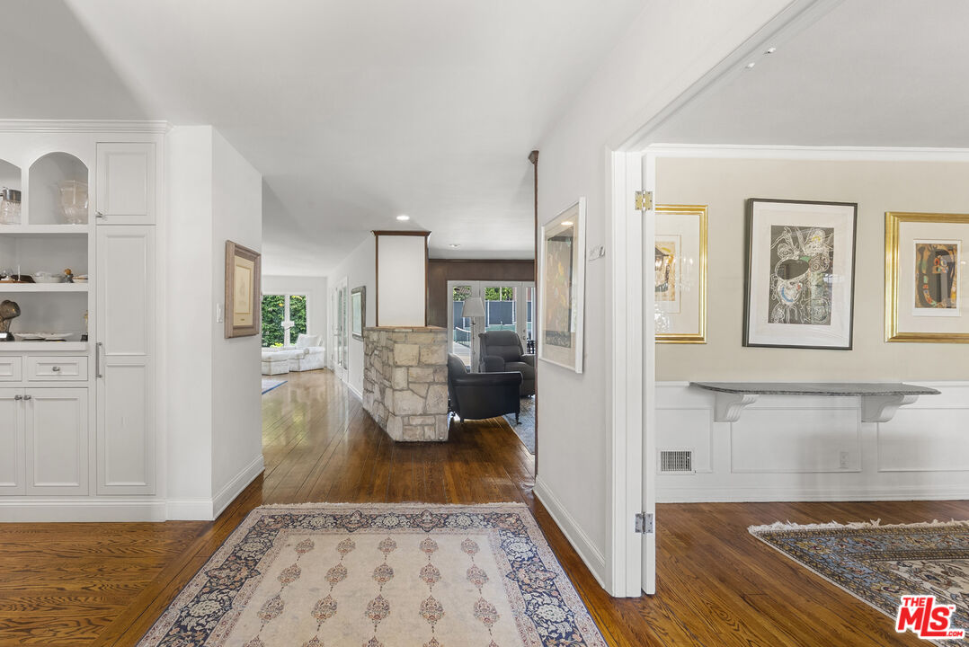 717 N Alta Dr, Beverly Hills