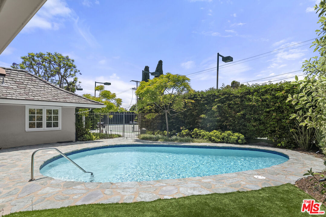 717 N Alta Dr, Beverly Hills