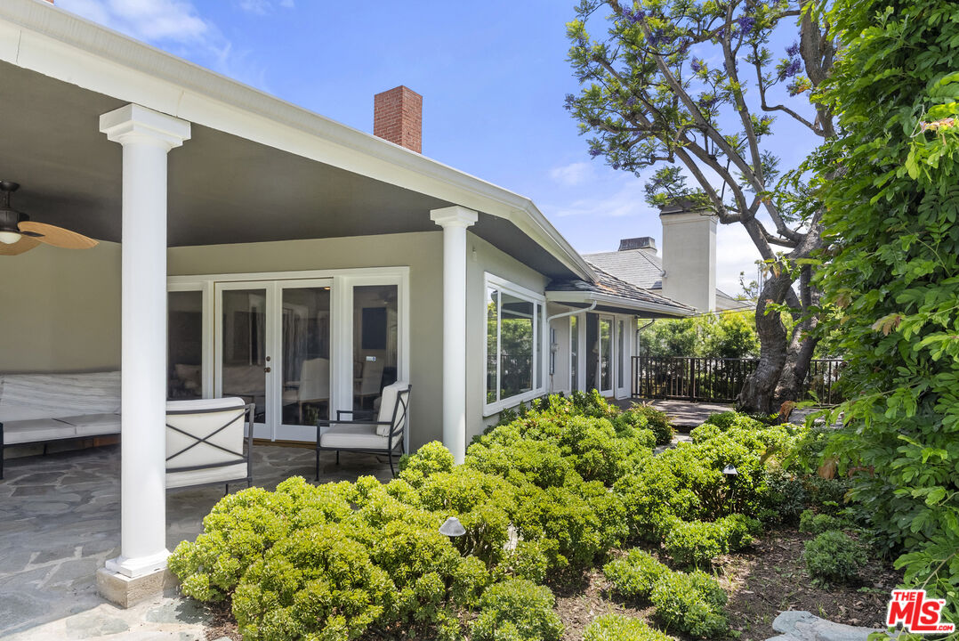 717 N Alta Dr, Beverly Hills