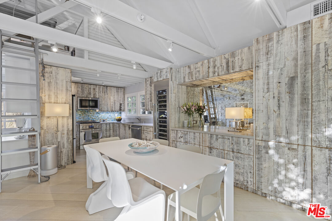 1362 Palisades Beach Rd, Santa Monica