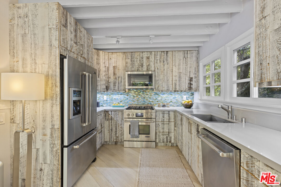 1362 Palisades Beach Rd, Santa Monica