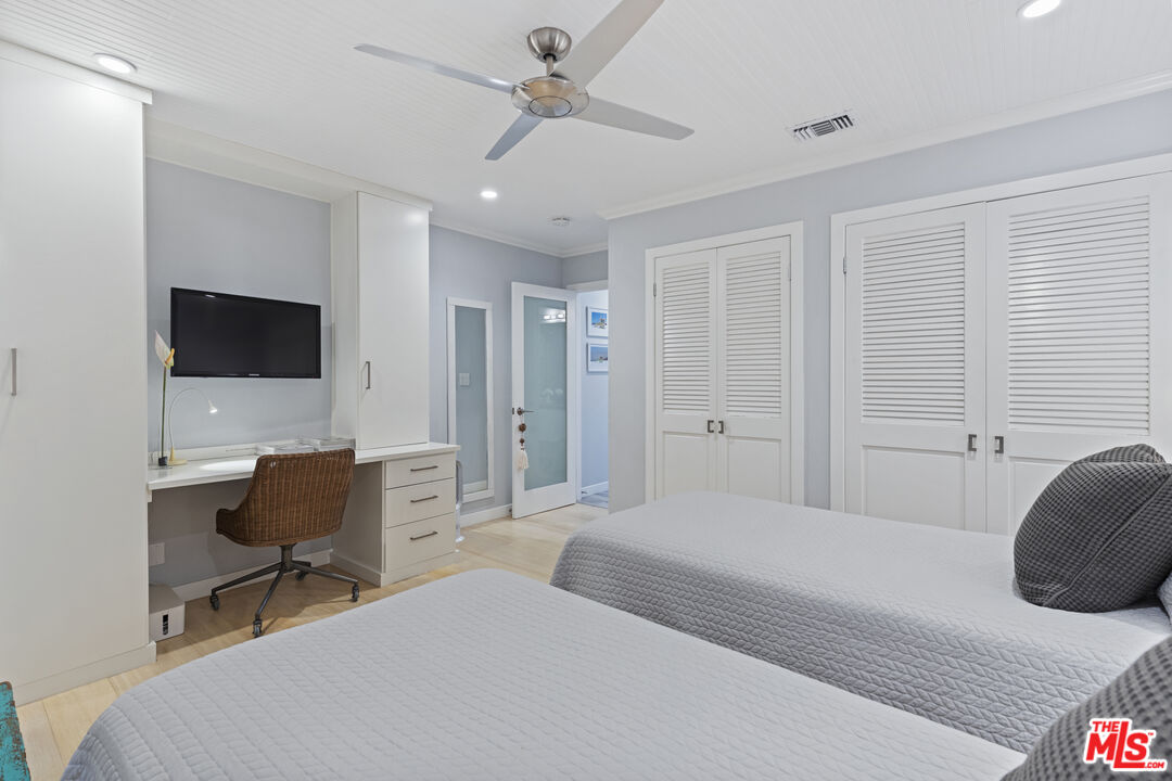1362 Palisades Beach Rd, Santa Monica