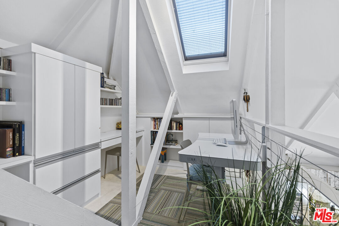 1362 Palisades Beach Rd, Santa Monica