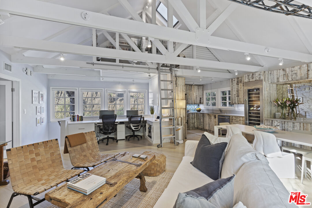 1362 Palisades Beach Rd, Santa Monica