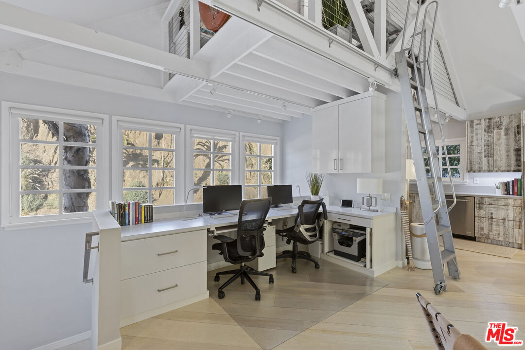 1362 Palisades Beach Rd, Santa Monica