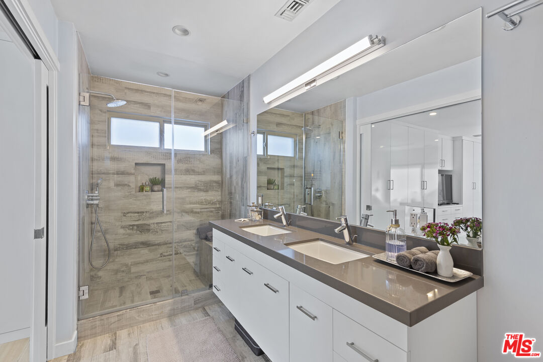 1362 Palisades Beach Rd, Santa Monica
