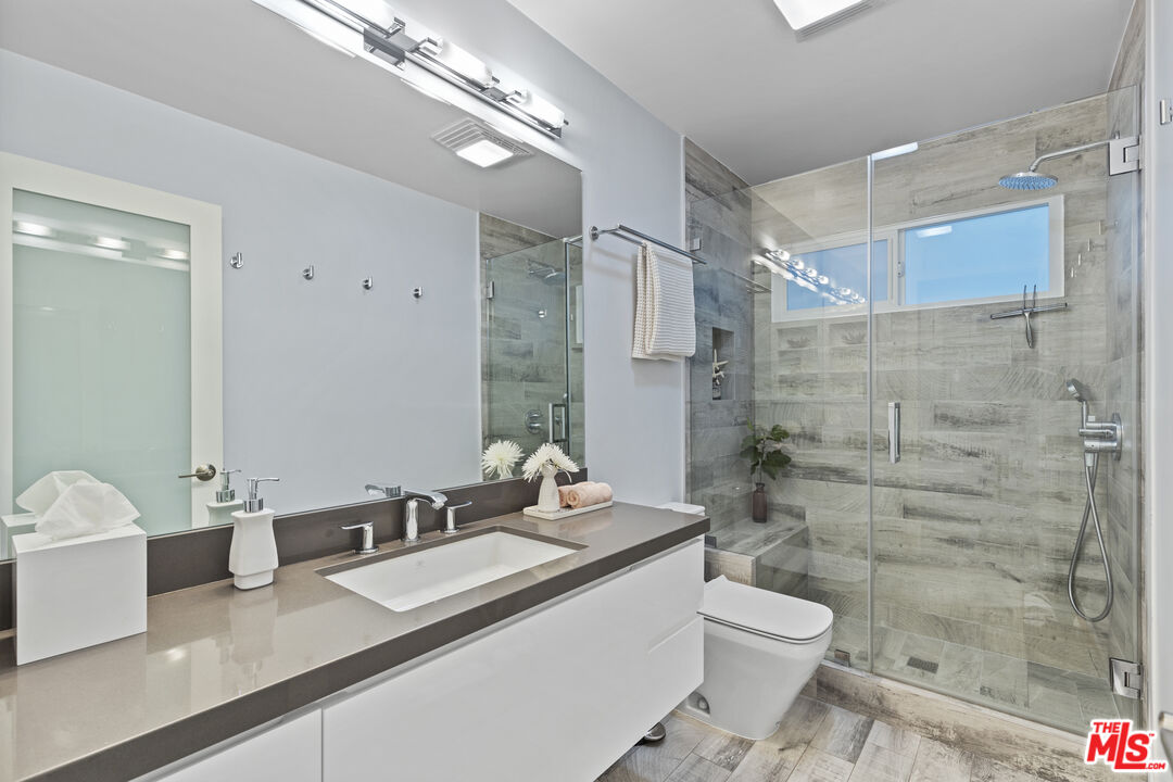 1362 Palisades Beach Rd, Santa Monica