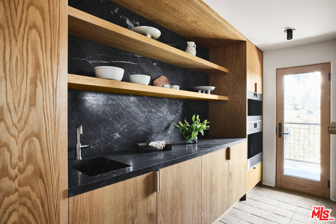 5698 Holly Oak Dr, Los Feliz