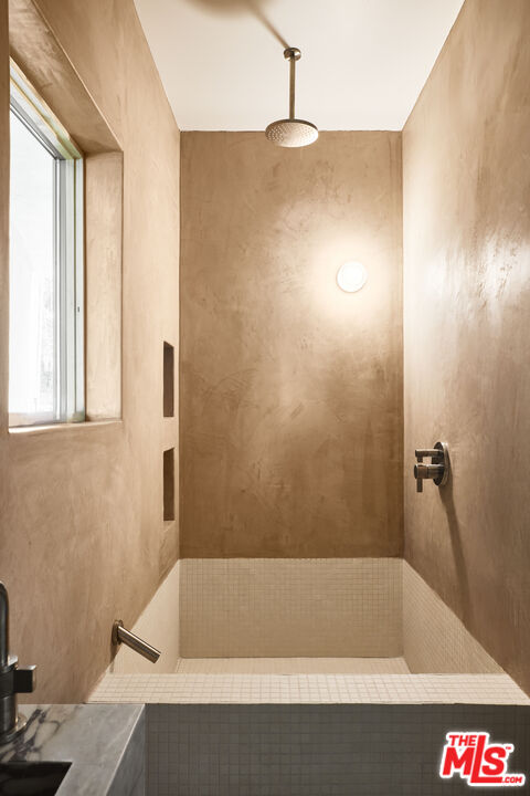 5698 Holly Oak Dr, Los Feliz