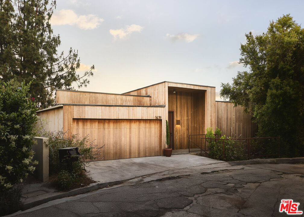 5698 Holly Oak Dr, Los Feliz