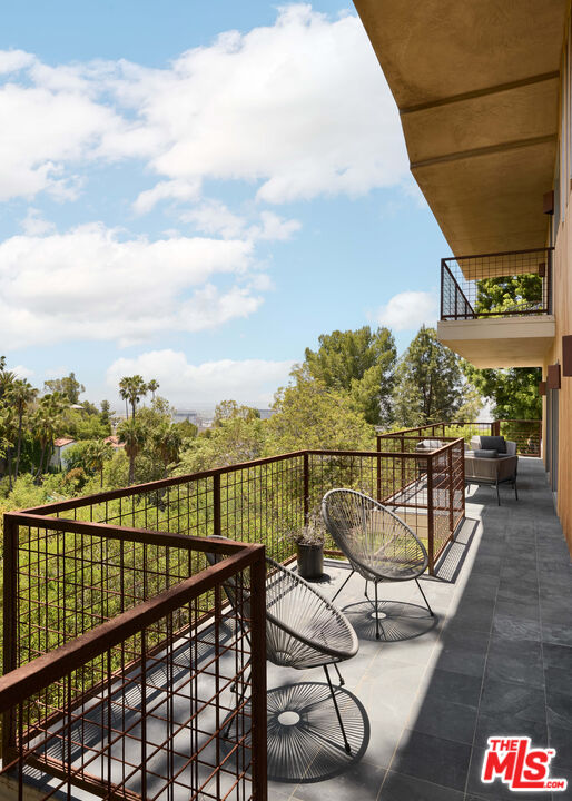 5698 Holly Oak Dr, Los Feliz