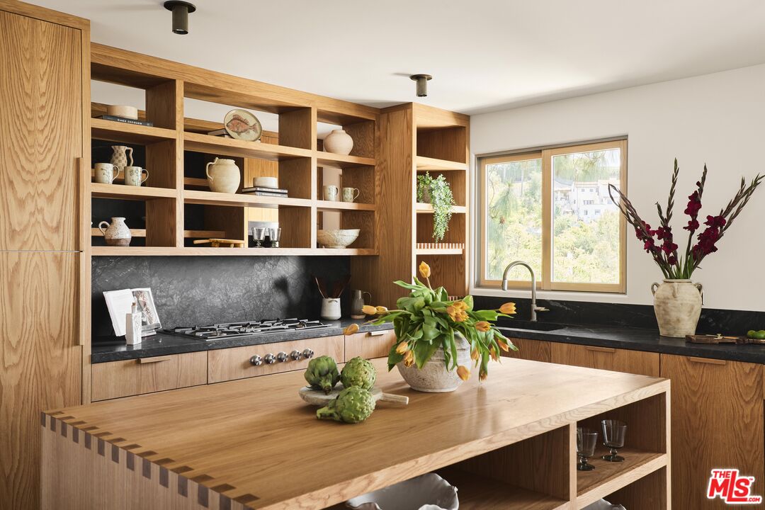 5698 Holly Oak Dr, Los Feliz