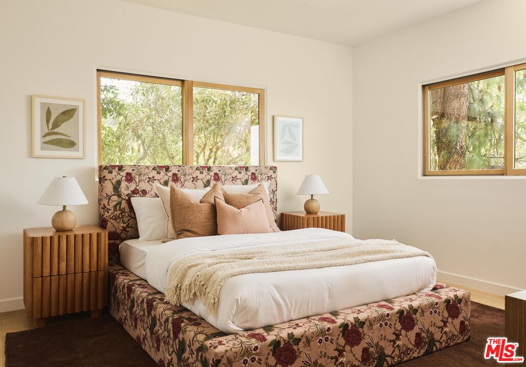 5698 Holly Oak Dr, Los Feliz