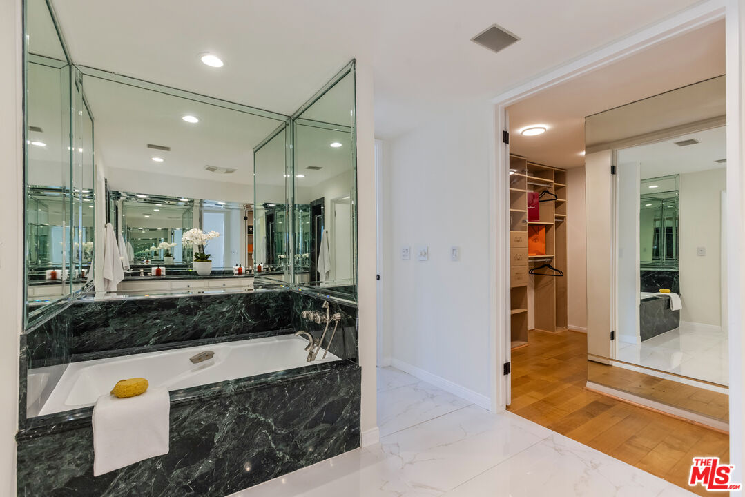 133 S Oakhurst Dr Unit: 104, Beverly Hills