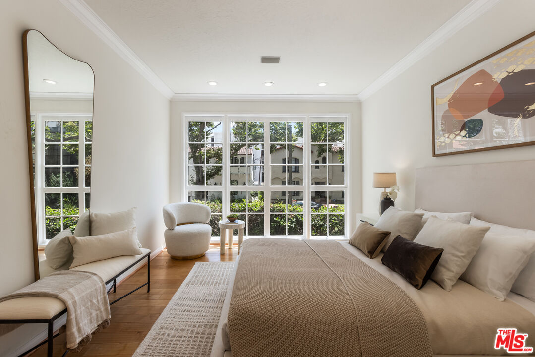 133 S Oakhurst Dr Unit: 104, Beverly Hills