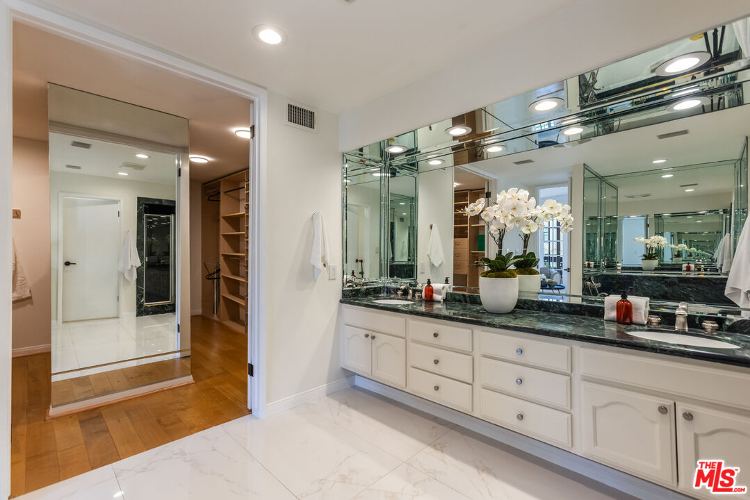 133 S Oakhurst Dr Unit: 104, Beverly Hills