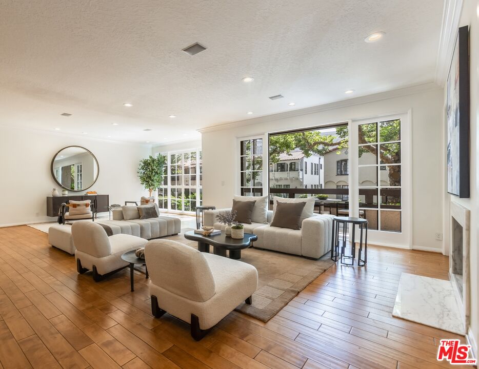 133 S Oakhurst Dr Unit: 104, Beverly Hills